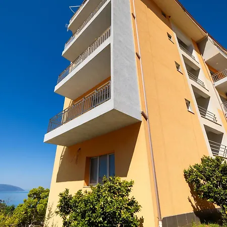 Gaia's * Vlorë
